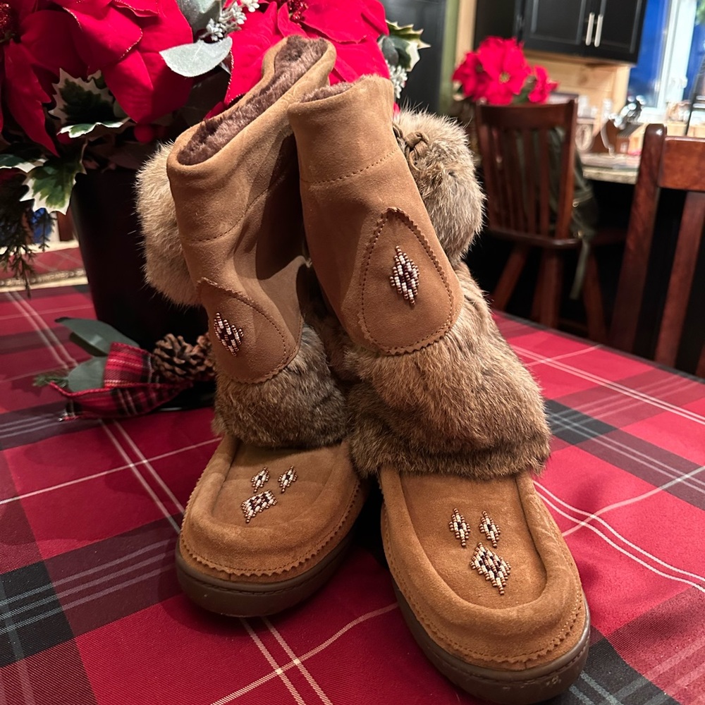 Manitoba Mukluks, suede, oak colour, size 8